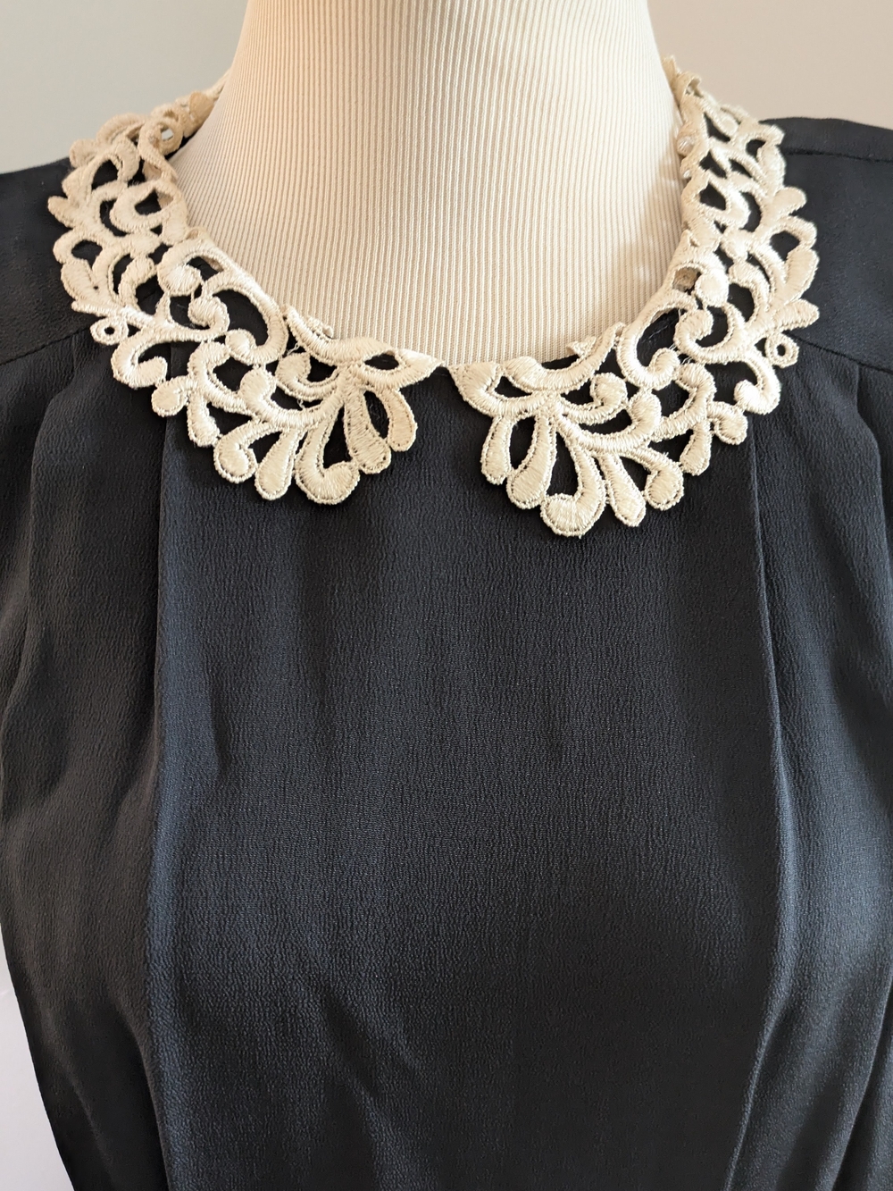 1940s Vintage Phoebe Classic Black Maxi Dress with Decorative Collar - Picture 5 of 10